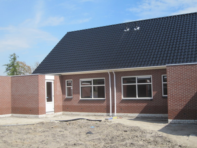 De bouw van 8 woningen vordert gestaag in Zuidbroek